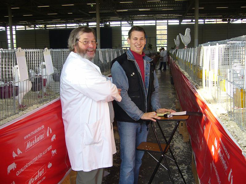 Muenster 2008 013.jpg - Die Preisrichter geben sich mühe um die Tiere richtig zu benoten